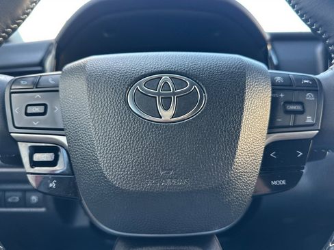 Used 2025 Toyota Camry SE FWD image 25