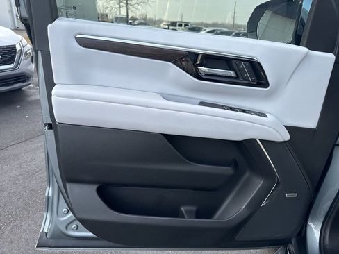 Used 2025 Chevrolet Tahoe Premier image 10