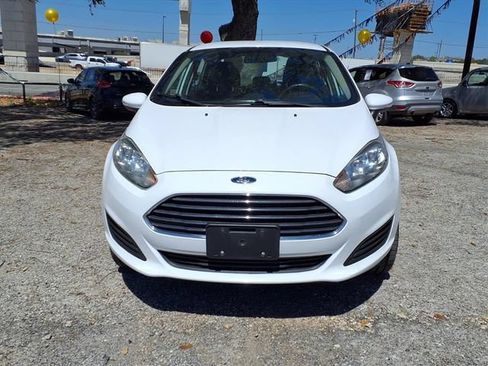 Used 2016 Ford Fiesta SE FWD image 2