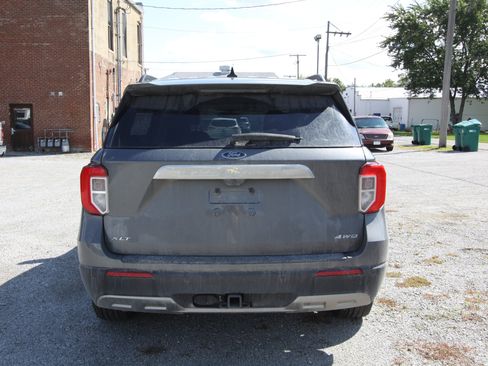 Used 2023 Ford Explorer XLT w/ Equipment Group 202A image 7