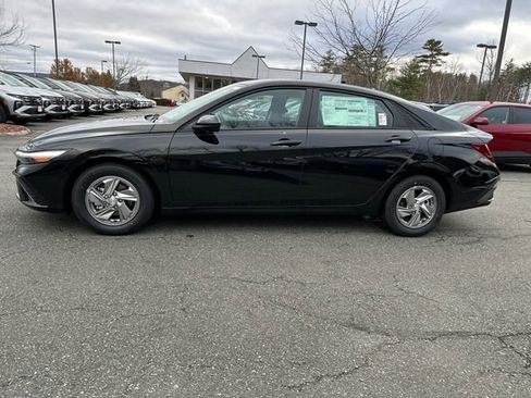 New 2026 Hyundai Elantra SE image 2