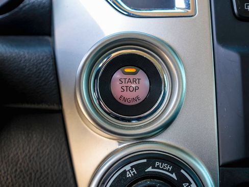 Used 2021 Nissan Titan SV w/ SV Convenience Package AWD/4WD image 15