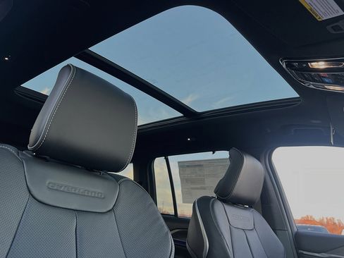 New 2024 Jeep Grand Cherokee Overland w/ Luxury Tech Group IV image 15