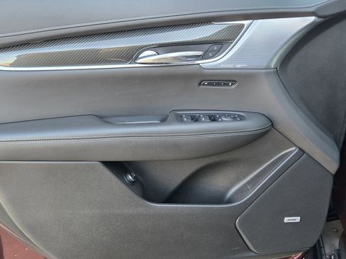 Used 2022 Cadillac XT6 Sport w/ Technology Package image 29