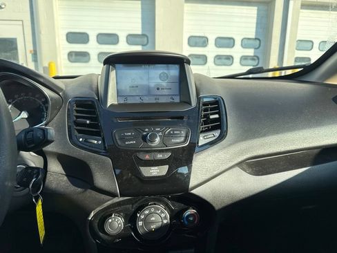 Used 2018 Ford Fiesta SE w/ Equipment Group 201A FWD image 12