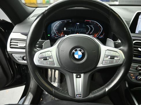 Used 2022 BMW 750i xDrive w/ M Sport Package image 19