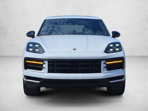 Used 2024 Porsche Cayenne AWD/4WD image 2