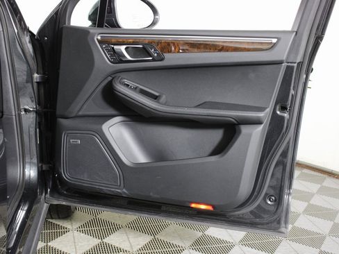 Used 2024 Porsche Macan image 37