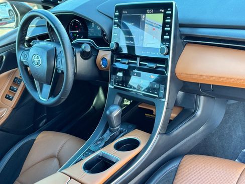 Used 2021 Toyota Avalon XSE image 12