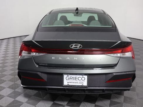 Certified 2024 Hyundai Elantra SE FWD image 7