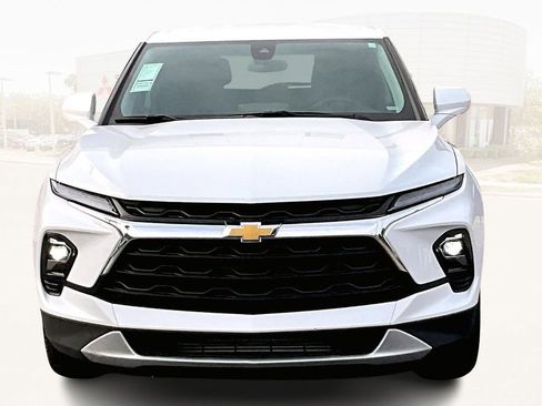Used 2025 Chevrolet Blazer LT image 2