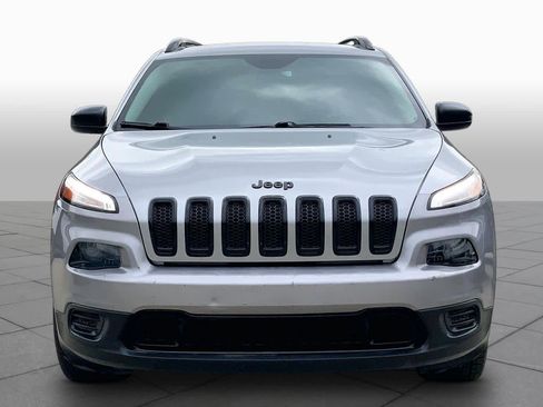 Used 2016 Jeep Cherokee Sport FWD image 4