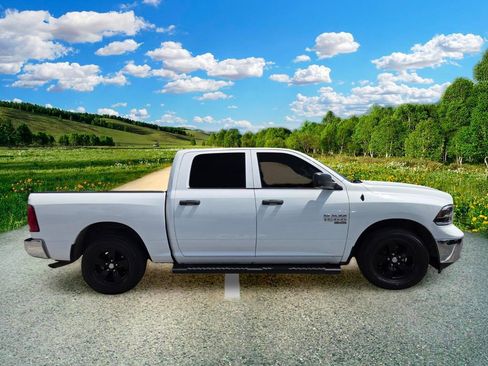 Certified 2022 RAM 1500 Classic SLT RWD image 7