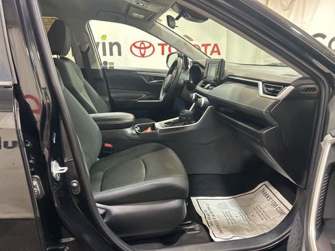 Used 2020 Toyota RAV4 XLE image 13
