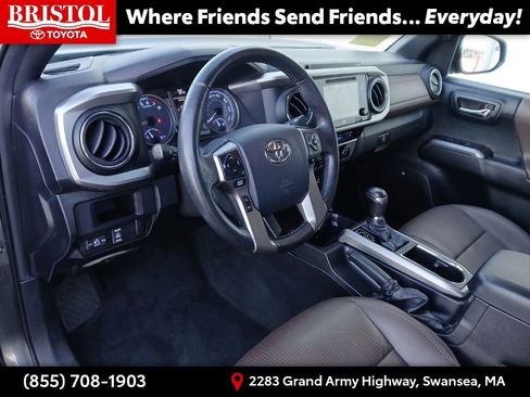 Used 2016 Toyota Tacoma Limited w/ Towing Package image 15