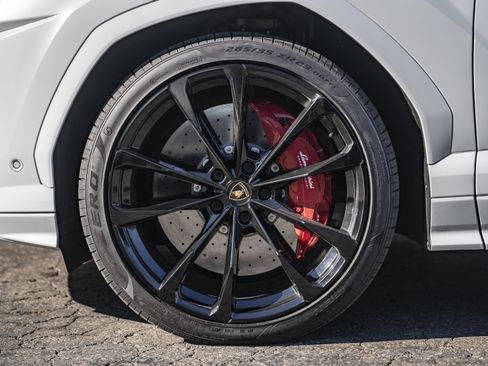 Used 2021 Lamborghini Urus image 18