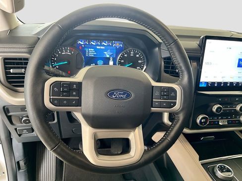 Used 2024 Ford Expedition XLT RWD image 11