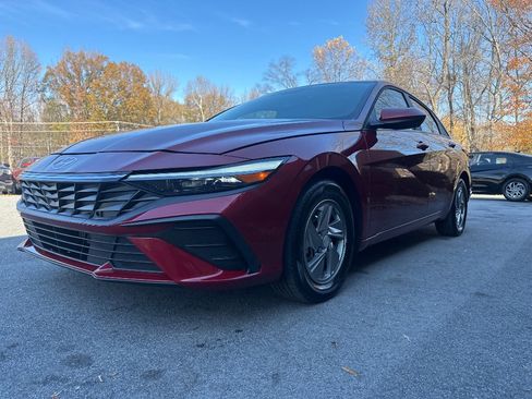 Used 2024 Hyundai Elantra SE image 36