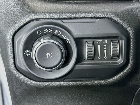 Used 2019 Jeep Wrangler Unlimited Sport S AWD/4WD image 17