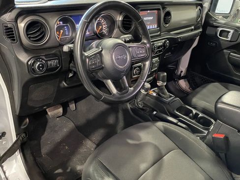 Used 2022 Jeep Gladiator Willys image 10