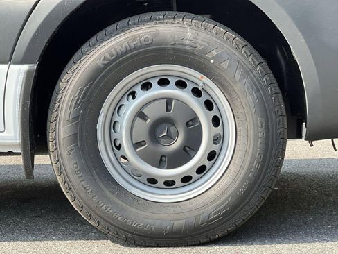 New 2025 Mercedes-Benz Sprinter 2500 image 10