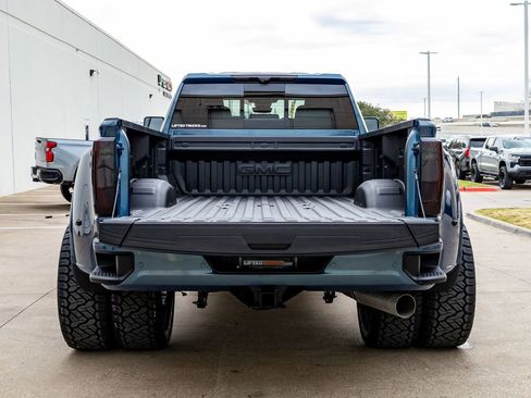 Used 2026 GMC Sierra 3500 Denali Ultimate image 9