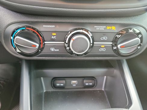 Used 2025 Kia Soul LX w/ LX Technology Package image 28