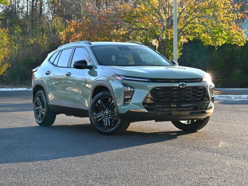 Used 2026 Chevrolet Trax ACTIV w/ Sunroof Package image 2