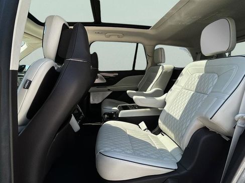 Used 2023 Lincoln Aviator Black Label w/ Class IV Trailer Tow Package image 15