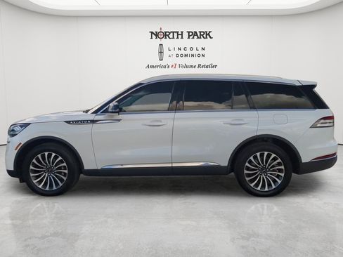 Used 2022 Lincoln Aviator AWD w/ Premium Package image 2