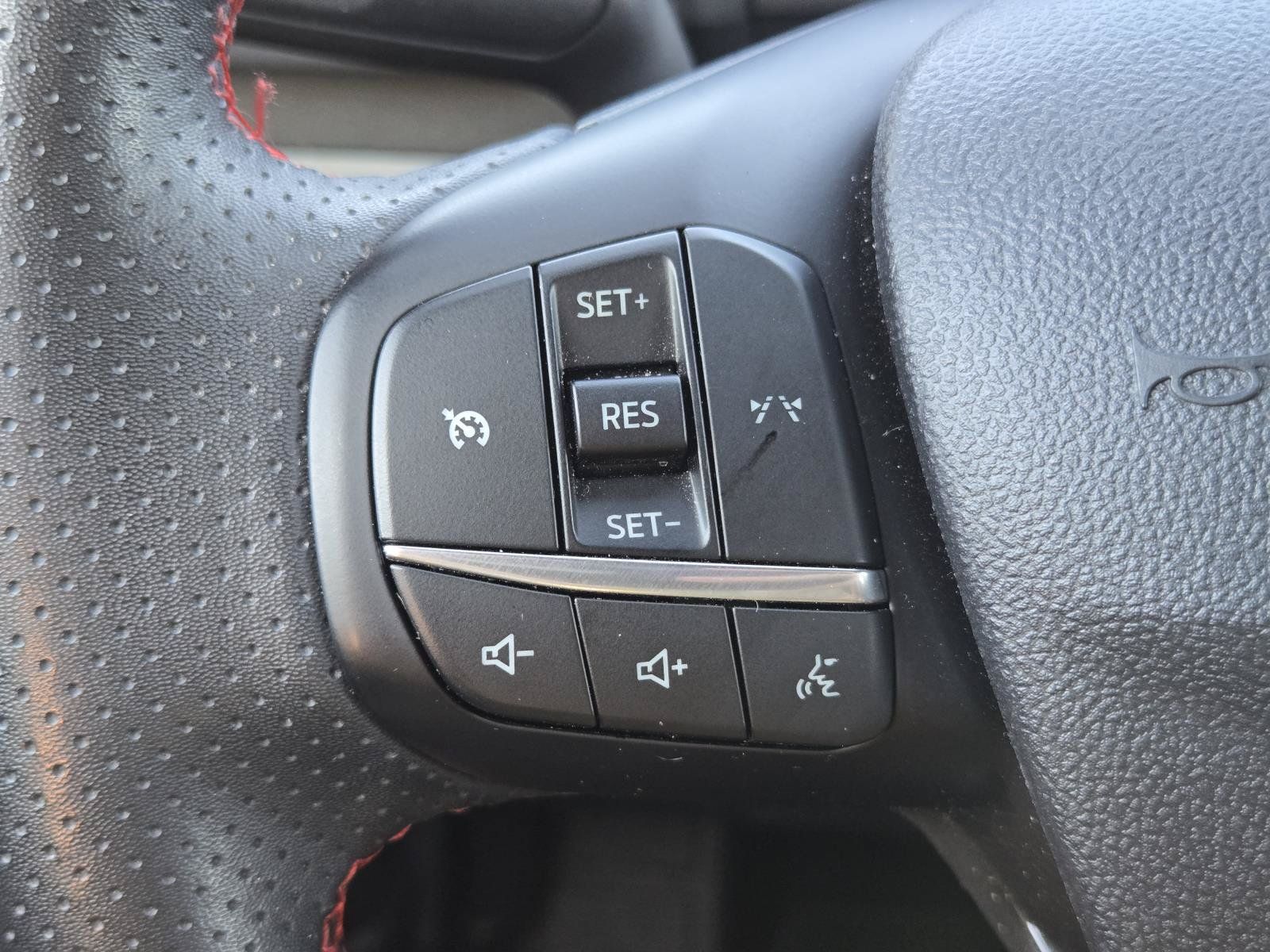 Used 2025 Ford Escape ST-Line Select AWD/4WD image 23