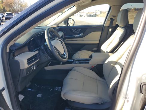 New 2025 Lincoln Corsair Reserve w/ Equipment Group 202A image 12