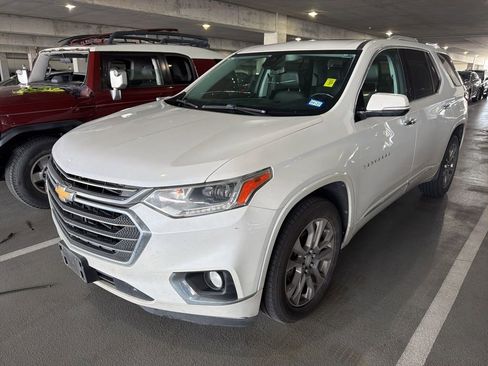 Used 2018 Chevrolet Traverse Premier w/ Driver Confidence II Package FWD image 1