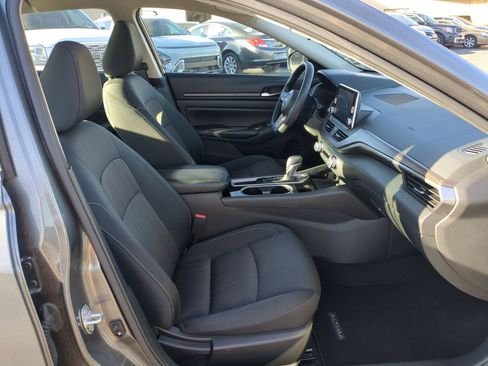 Used 2024 Nissan Altima 2.5 SV image 32