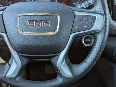 Used 2024 GMC Terrain SLE image 22