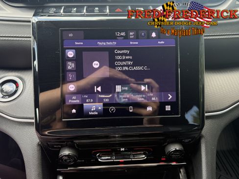 Used 2025 Jeep Grand Cherokee Laredo X w/ Trailer Tow Package AWD/4WD image 12
