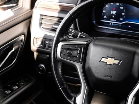 Used 2022 Chevrolet Suburban LT image 13