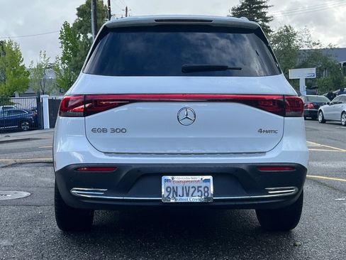 Used 2023 Mercedes-Benz EQB 300 4MATIC image 5