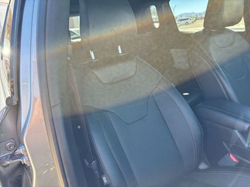 Used 2023 Jeep Compass Latitude w/ Sun and Sound Group AWD/4WD image 18
