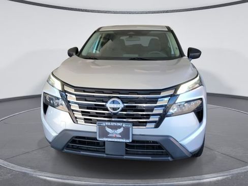 Used 2024 Nissan Rogue S AWD/4WD image 3