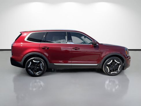 Used 2024 Kia Telluride EX w/ EX Captain's Chair Package FWD image 2