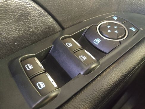Used 2018 Ford Explorer XLT FWD image 27