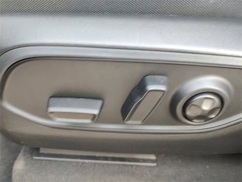 Used 2022 Jeep Grand Cherokee L Limited w/ Luxury Tech Group II image 31