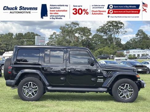 Used 2024 Jeep Wrangler Unlimited Sahara w/ Technology Group AWD/4WD image 4