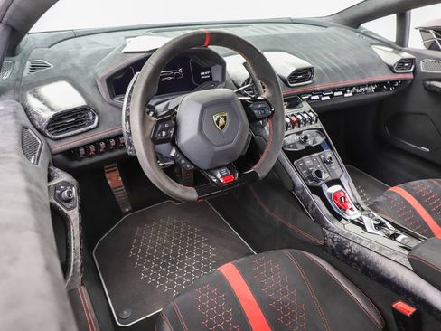 Used 2018 Lamborghini Huracan Performante AWD/4WD image 10