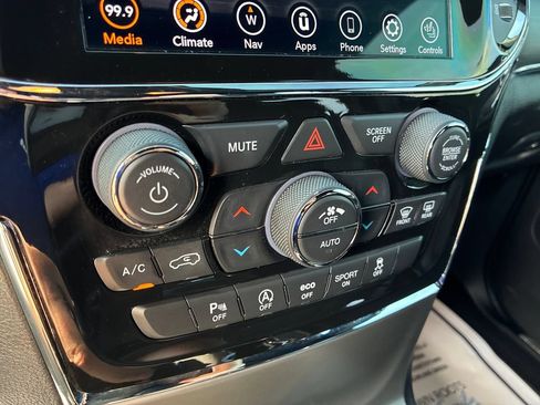 Used 2021 Jeep Grand Cherokee Limited AWD/4WD image 15