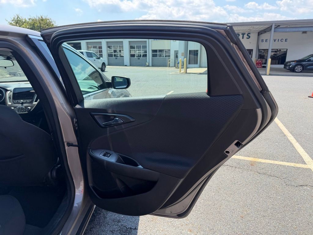 Used 2023 Chevrolet Malibu LT FWD image 34