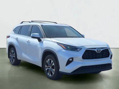 Used 2025 Toyota Highlander XLE AWD/4WD image 8