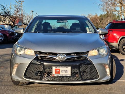 Used 2015 Toyota Camry SE image 2