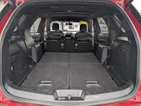 Used 2018 Ford Explorer XLT w/ Equipment Group 202A AWD/4WD image 28
